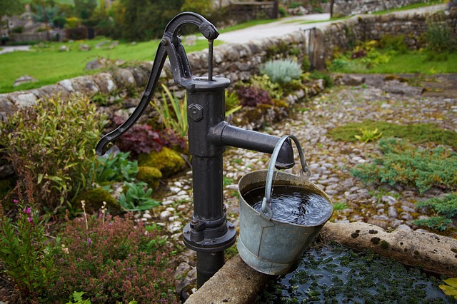 Handpumpe Handschwengelpumpe Ständer Schwengelpumpe Wasserpumpe Garten pumpe 